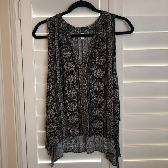Black and White Pattern Top - Picture 1 of 3
